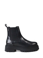 Carregar imagem no visualizador da galeria, Bota Preta em Pele e Sola Tratorada
