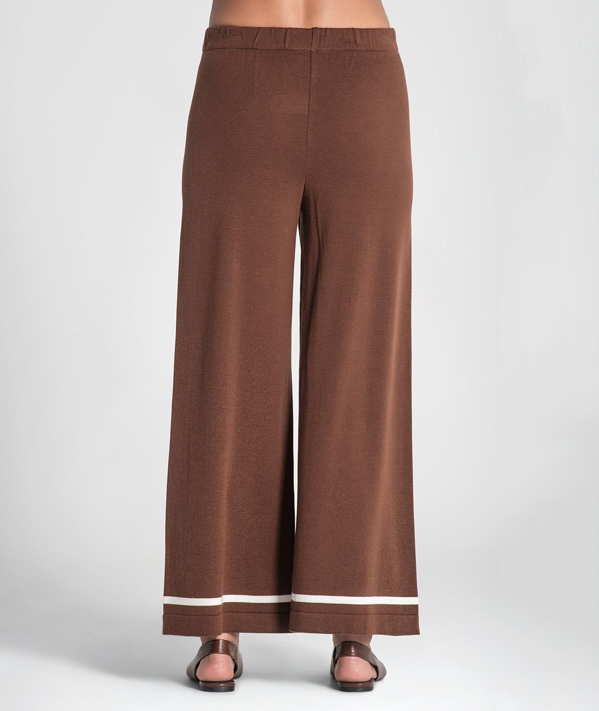 Calça básica com fundo listrado