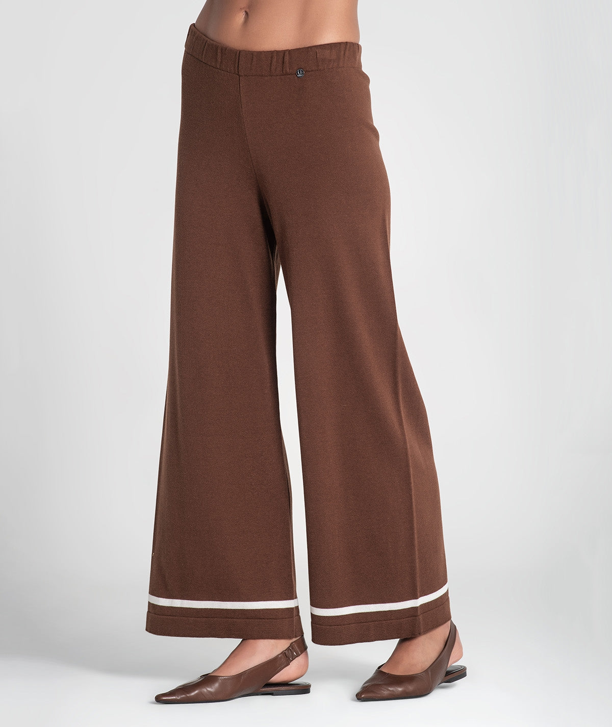 Calça básica com fundo listrado