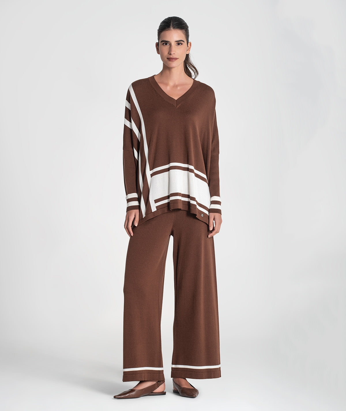 Calça básica com fundo listrado