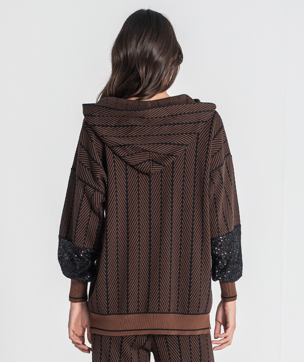 Suéter jacquard com mangas de lantejoulas