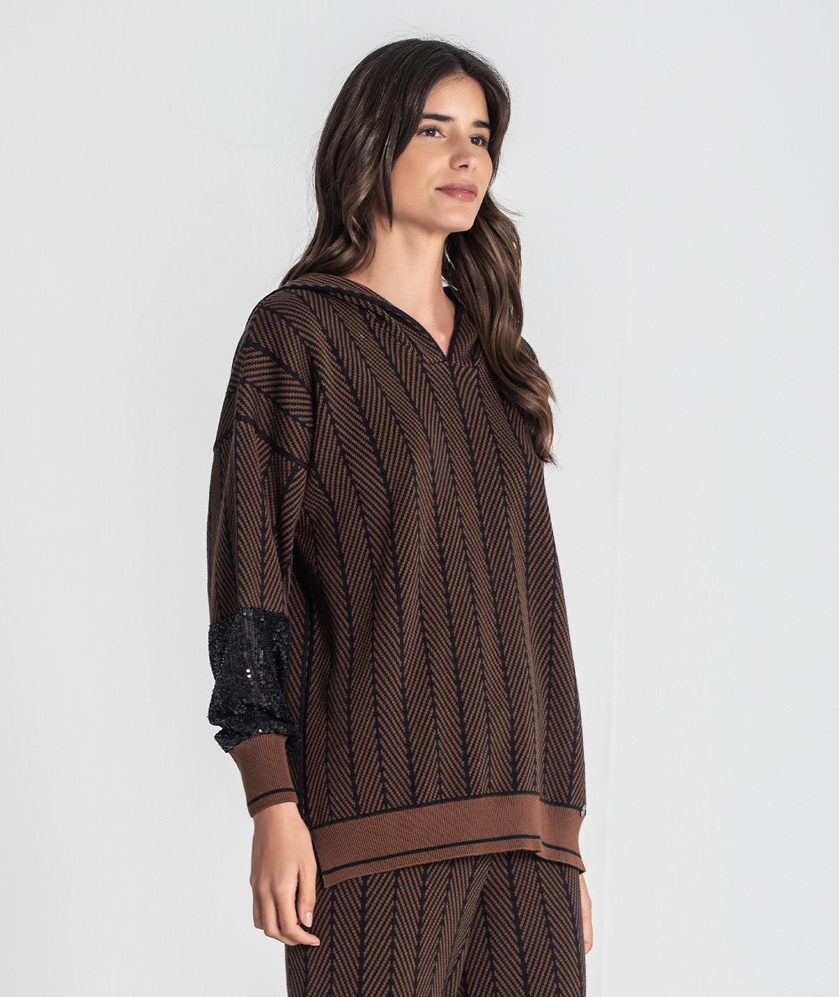 Suéter jacquard com mangas de lantejoulas