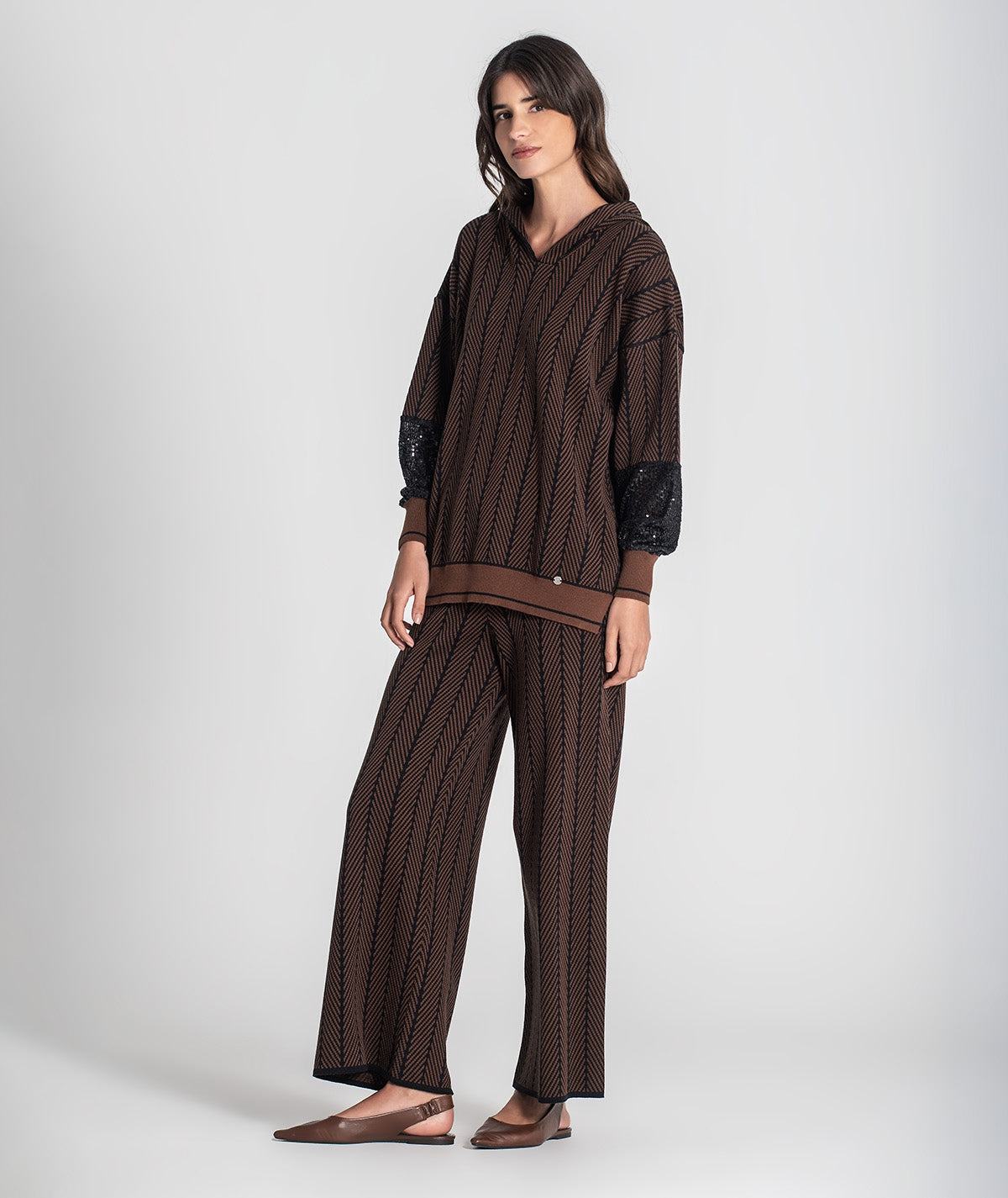 Suéter jacquard com mangas de lantejoulas