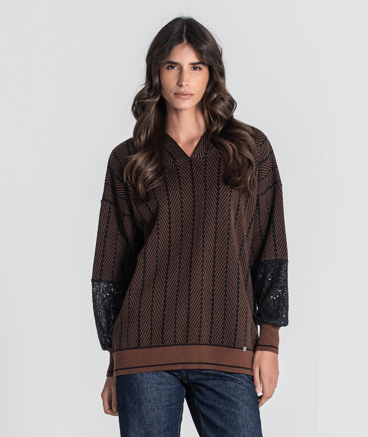 Suéter jacquard com mangas de lantejoulas