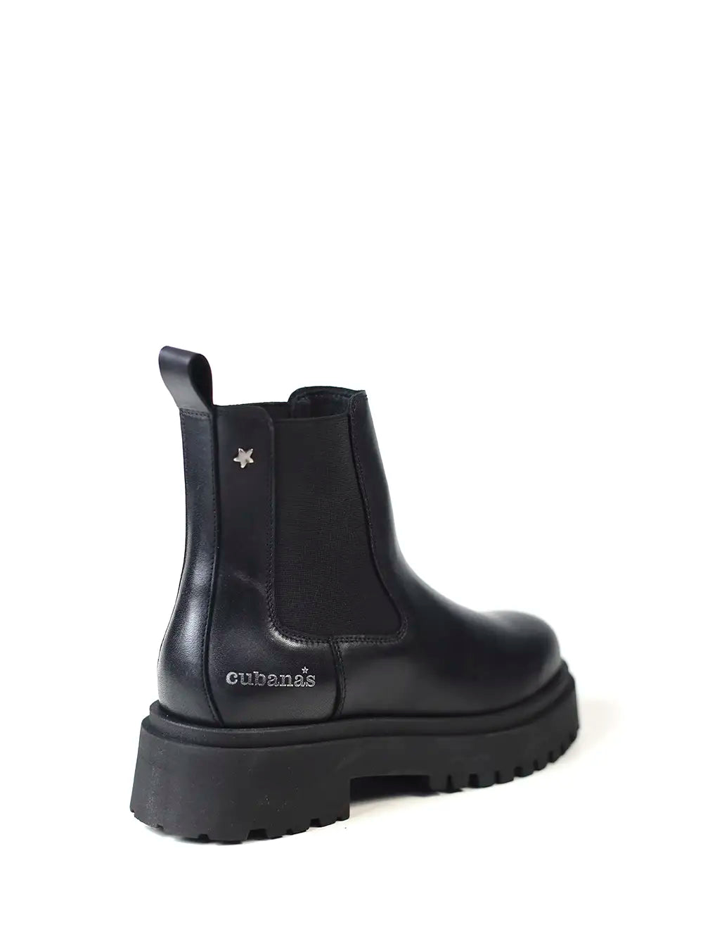 Bota Preta em Pele e Sola Tratorada