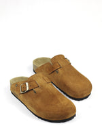 Carregar imagem no visualizador da galeria, Maria-Sandália Fechada em Camurça Camel
