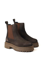 Carregar imagem no visualizador da galeria, Bota em Camurça Castanha e Sola Tratorada
