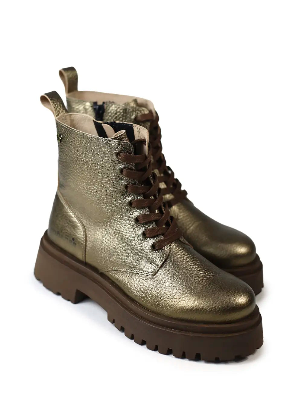 Bota em Pele Dourada e Sola Tratorada