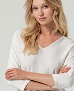 Carregar imagem no visualizador da galeria, Suéter com decote em V e manga morcego Branco
