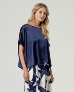 Carregar imagem no visualizador da galeria, Blusa estilo capa
