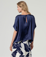 Carregar imagem no visualizador da galeria, Blusa estilo capa
