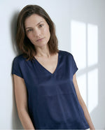 Carregar imagem no visualizador da galeria, Blusa com decote em V
