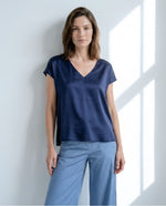 Carregar imagem no visualizador da galeria, Blusa com decote em V
