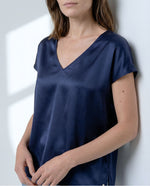 Carregar imagem no visualizador da galeria, Blusa com decote em V
