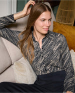 Carregar imagem no visualizador da galeria, Camisa de poliéster reciclado
