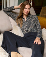 Carregar imagem no visualizador da galeria, Camisa de poliéster reciclado
