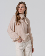 Carregar imagem no visualizador da galeria, Blusa com laço
