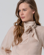 Carregar imagem no visualizador da galeria, Blusa com laço
