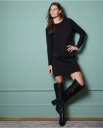 Carregar imagem no visualizador da galeria, Vestido preto curto, reto e evasê
