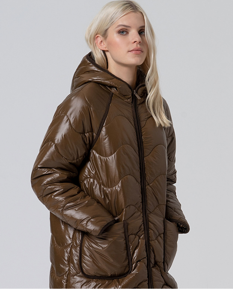 Casaco acolchoado leve e impermeável